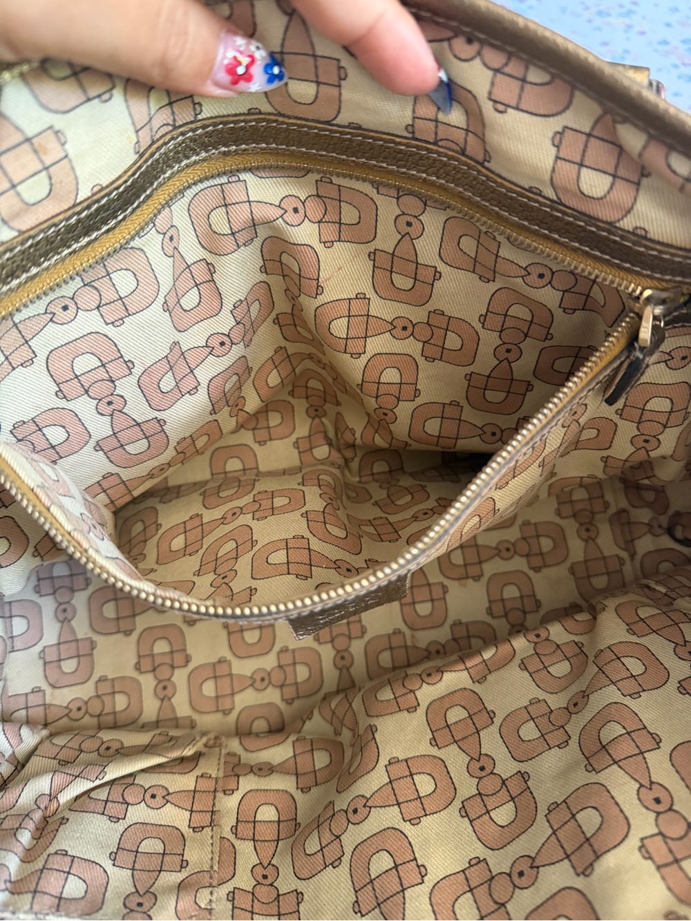 Gucci Tan Brown GG Canvas Tote with Gold Trim - Picture 6 of 11